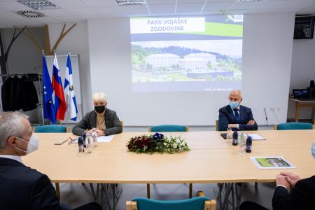 VLADA V PIVKI DOM OSTARELIH - Valter Leban-4695